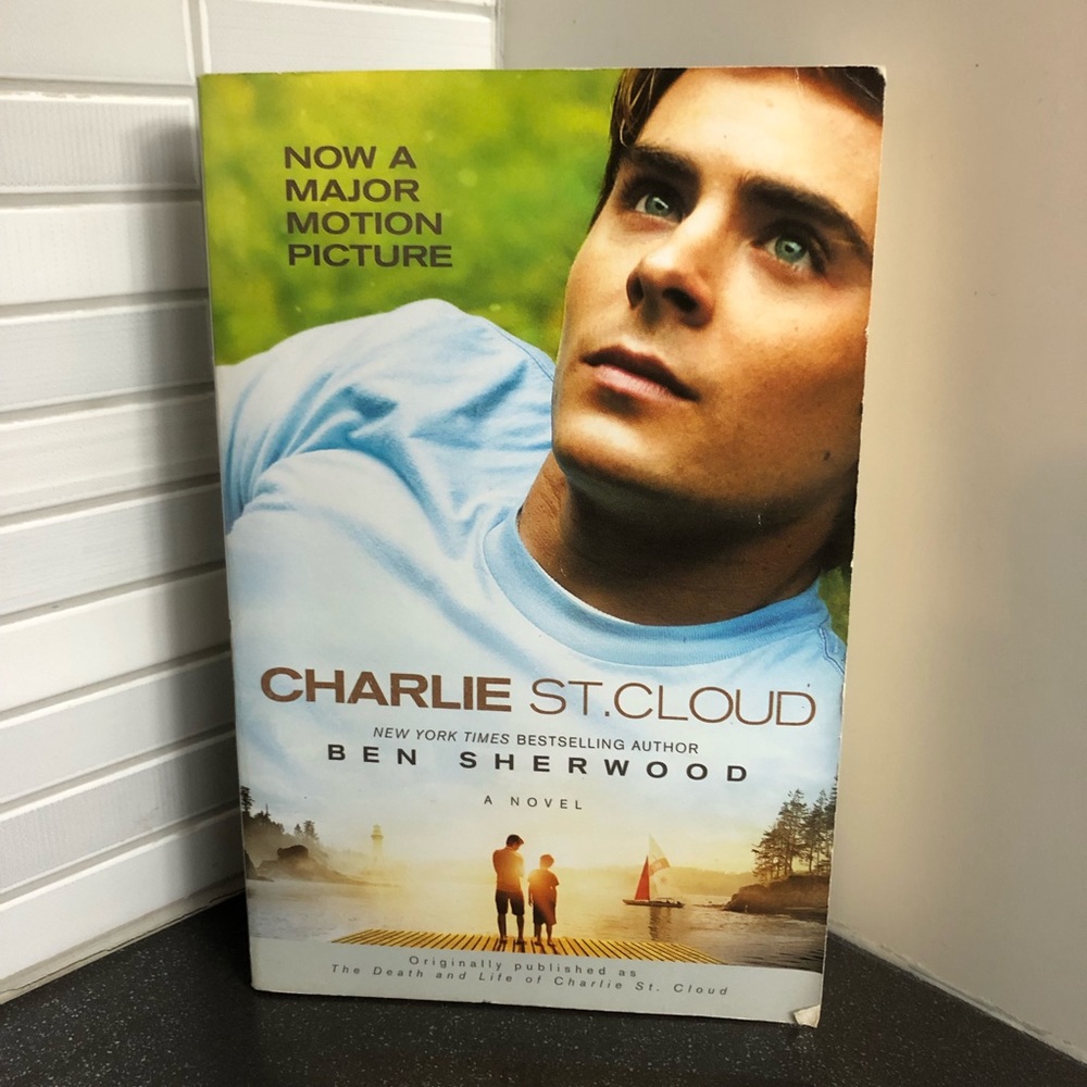 😎📚 3/$18 Charlie St. Cloud